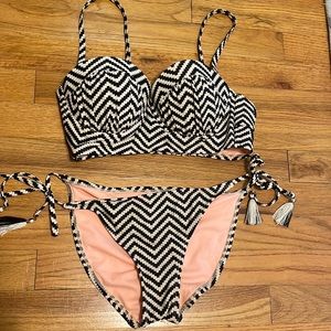 Black & cream zigzag swimsuit ⚫️ ⚪️ 👙
